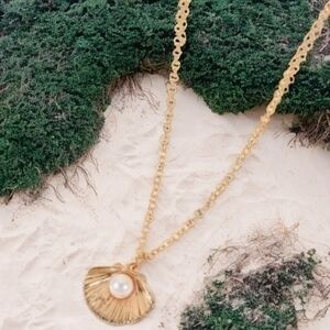 VINTAGE MINIMALIST SEASHELL NECKLACE 1